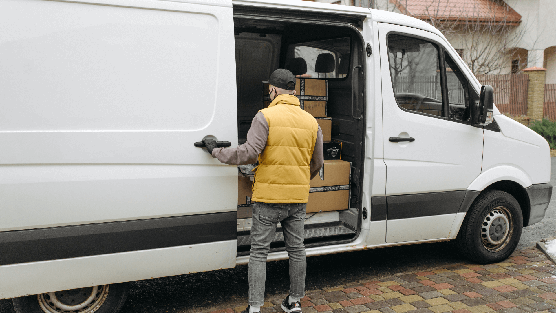 supply-chain-and-logistics-should-you-outsource-or-bring-it-in-house
