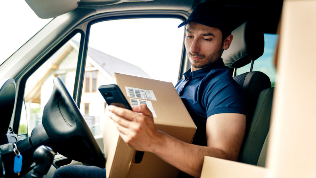 Delivery-Driver-Using-Rugged-Devices