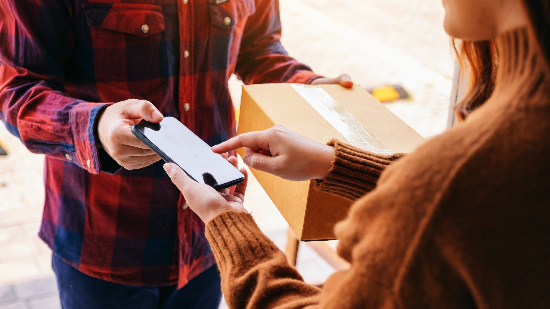 Relay-Tech-Case-Study-Header-Image-with-a-man-collecting-a-digital-signature-for-a-package