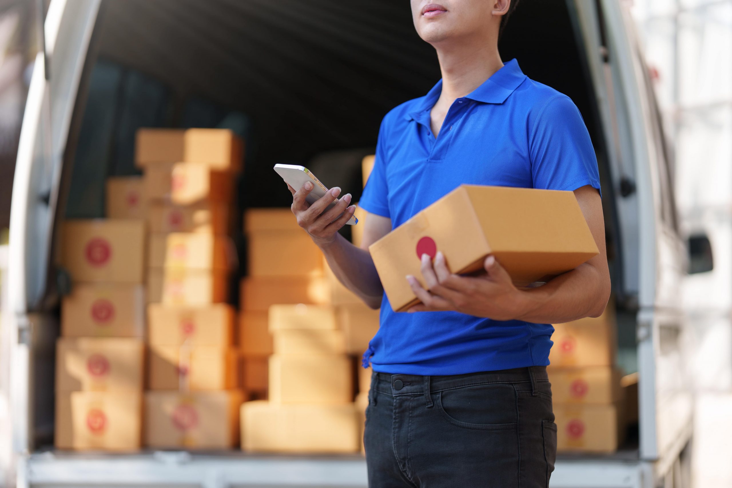 How Order & Delivery Tracking Can Improve Your Logistics Operations